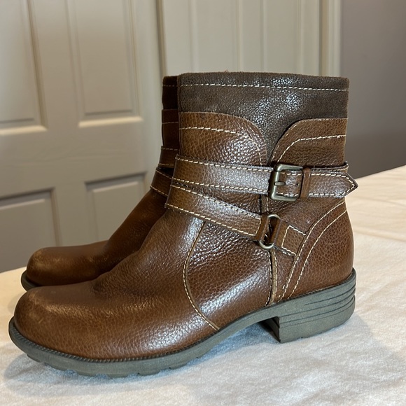 Earth Origins brown leather boot with strap and buckle detail - Picture 4 of 8